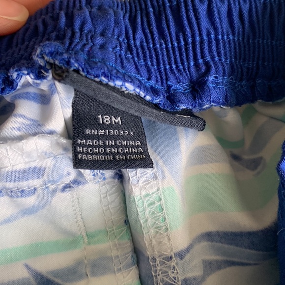 Tommy Hilfiger toddler boys swimming trunks and water shirt size 18months - Picture 6 of 6